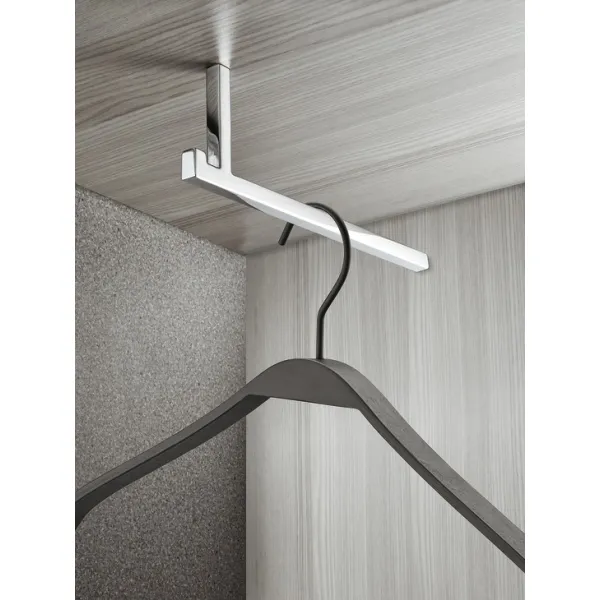 Wardrobe rail