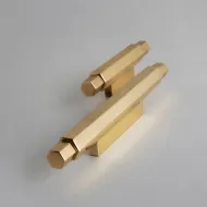 Rankenėlė WALTZ CC40mm, L110mm, H15mm, poliruotas žalvaris
