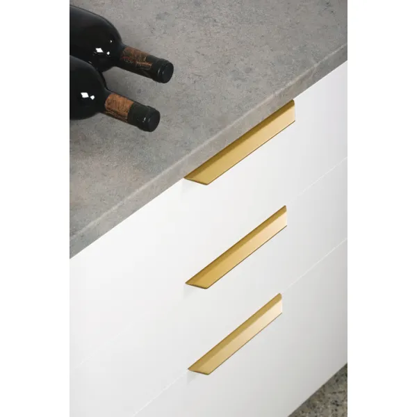 Rankenėlė aliuminio CC64mm, 100x19,7mm, žalvario spalva
