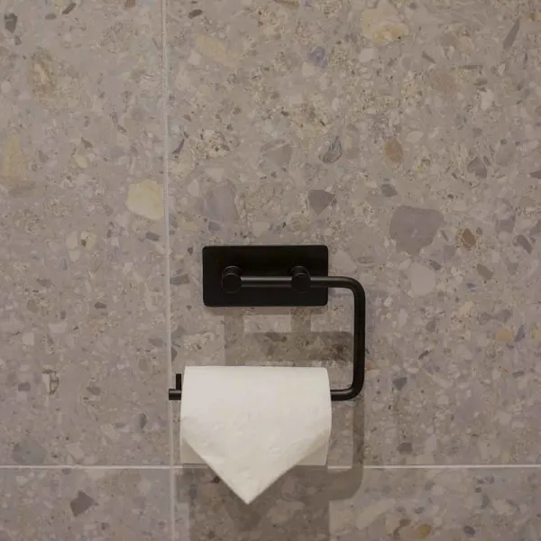 Laikiklis WC popieriui BASE klijuojamas 134x106,5x28mm, matinė juoda