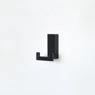 Pakabėlė dviguba 52x43x31mm, matinė juoda